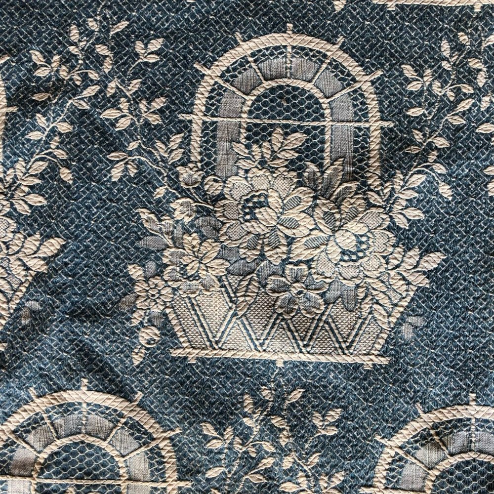 Vintage 1934 Bedspread Coverlet Scalloped Edges  8x6 ft Reversable